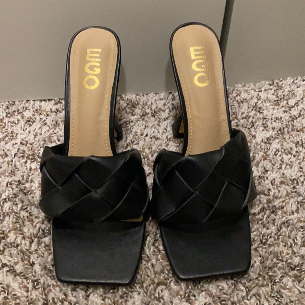 Black woven square toe mule